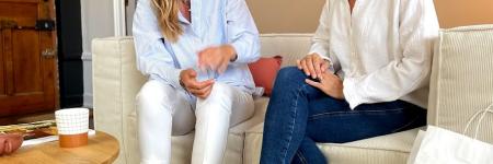 Lacets Gorilla Tribes, femmes assises avec des lacets gorilla